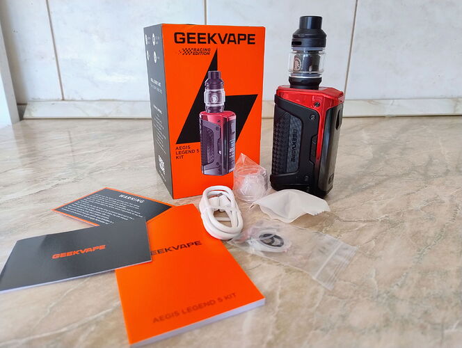 Geekvape Aegis Legend 5 Kit - Doboz tartalma