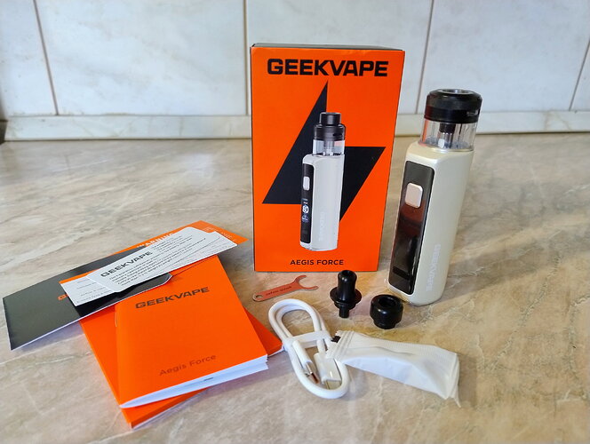 Geekvape Aegis Force POD - Doboz tartalma
